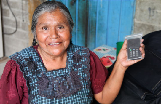 latin-lady-with-device